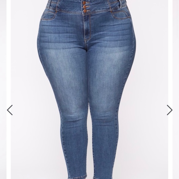 Fashion nova Trophy booty lifting Jeans - Picture 4 of 8
